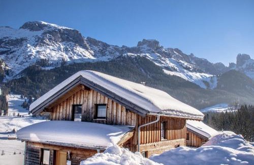 Annaberg im Lammertal Ski Chalet | Inviting Chalet in Annaberg-Lungötz with Pool & Hot Tub