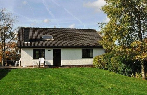 Longfaye House | Inviting Holiday Home in Xhoffraix with BBQ & Pet-Friendly