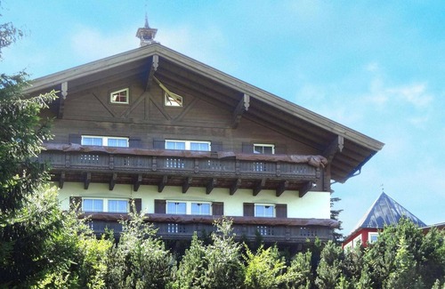 Dienten am Hochkoenig Apartment | Discover Landhaus Salzburg: Pet-Friendly Retreat in Dienten