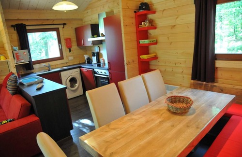 Oignies-en-Thierache House | Cozy Wooden Chalet with Kitchen & Breakfast Included