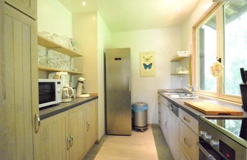 Gembes Ski Chalet | Pet-Friendly Chalet Retreat in Bi vre by the Forest
