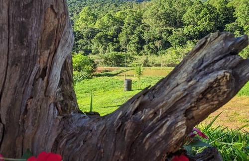 Tiradentes Ski Chalet | Cozy Chalet in Bichinho-MG with Lake Views & Spa Access