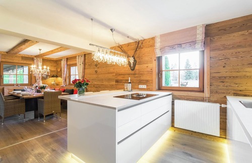 Ellmau Ski Chalet | Cozy Holiday Home in Ellmau Steps from the Ski Lift