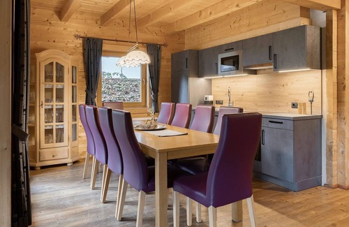 Fuegen Ski Chalet | Guest Rated: Chalets Almdorf Zillertal in Fügen