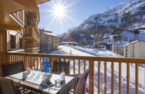 Tignes Apartment | Cozy Apartment in a Chalet Located on Ski Slope