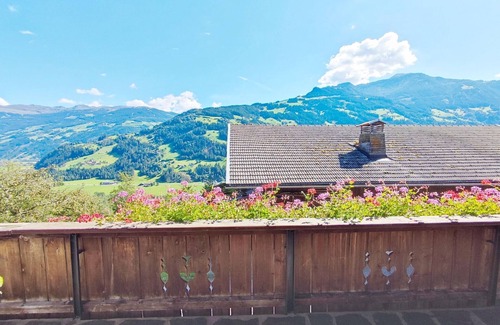 Hippach House | Ideal Group Holiday Home in Hippach with Garden & BBQ