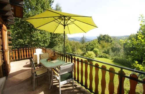 Hommert Ski Chalet | Charming Chalet with Scenic Views in Hommert for Families