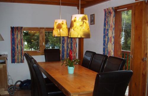 Vaujany Ski Chalet | Cozy Mountain Chalet in Oz en Oisans - Pet Friendly Escape