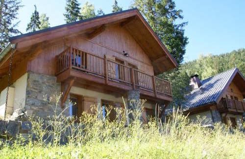 Vaujany Ski Chalet | Cozy Mountain Chalet in Oz en Oisans - Pet Friendly Escape