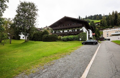 Jochberg Apartment | Cozy Apartment in Jochberg with Balcony and Kitchen Amenities