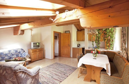 Kirchberg in Tirol Apartment | Cozy Apartment Steps from Ski Area in Kirchberg
