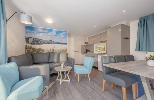 Kamperland Ski Chalet | Cozy Chalet Just 500m from the Beach with Great Amenities