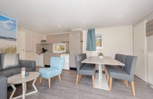 Kamperland Ski Chalet | Cozy Chalet Just 500m from the Beach with Great Amenities