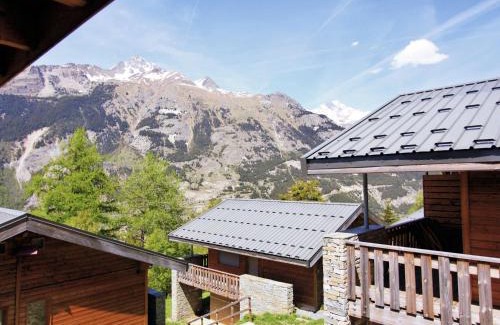 Villarodin-Bourget Ski Chalet | Cozy Chalet in Villarodin-Bourget Steps from Ski Lifts
