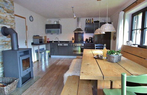 Ullach Ski Chalet | Cozy Chalet in Leogang: Family-Friendly with Breakfast Included