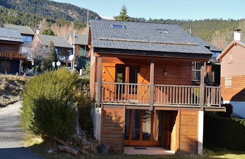 Les Angles Ski Chalet | Spacious Chalet Les Angles for Families, Pet-Friendly Retreat