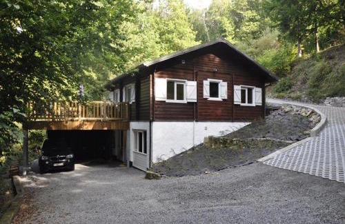 The Ardennes Ski Chalet | Inviting Chalet in Odeigne with Jacuzzi & Family-Friendly Amenities