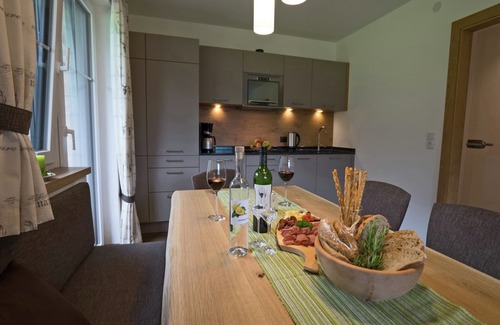 Burgstall Apartment | Cozy Mayrhofen Apartment near Ski Area with Kitchen & Breakfast