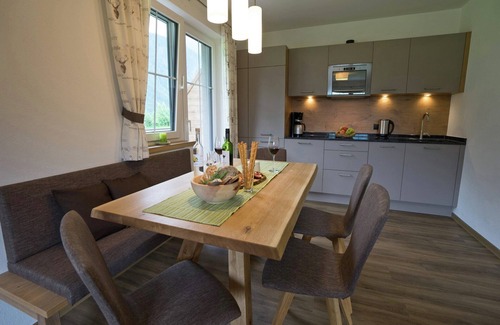 Burgstall Apartment | Cozy Mayrhofen Apartment near Ski Area with Kitchen & Breakfast