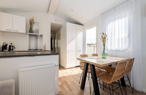 Westende Ski Chalet | Cozy Chalet in Middelkerke, Steps from the Ocean
