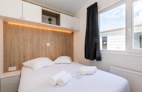 Westende Ski Chalet | Cozy Chalet in Middelkerke, Steps from the Beach