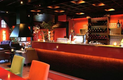 Ootmarsum Ski Chalet | Cozy Chalet with Gas Fireplace in Twente Holiday Park
