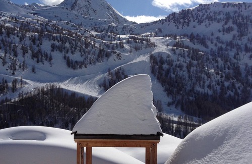 Isola Ski Chalet | Relaxing Retreat at Chalet Mercantour with Spa & Breakfast