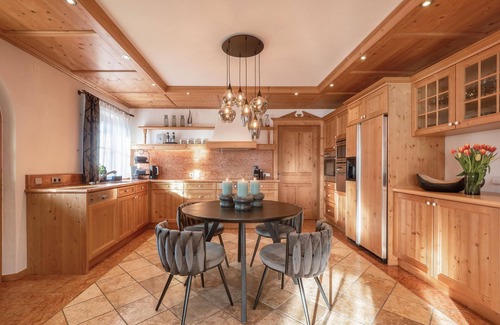 Sankt Johann in Tirol Villa | Relaxing Chalet in St. Johann: Pool, Spa & Family-Friendly