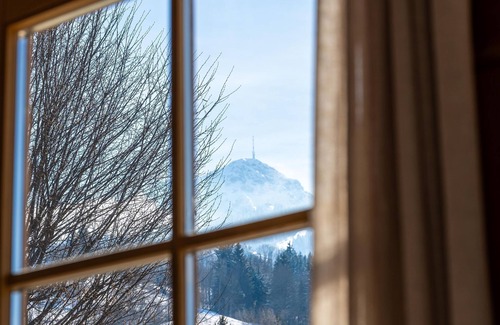 Sankt Johann in Tirol Villa | Relaxing Chalet in St. Johann: Pool, Spa & Family-Friendly