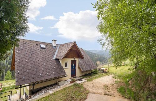 Untergreutschach House | Cozy Holiday Home in Sankt Andrae by Lake Klopeiner