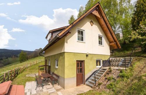 Untergreutschach House | Cozy Holiday Home in Sankt Andrae by Lake Klopeiner