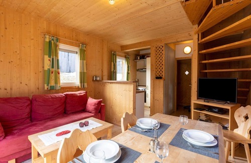 Stadl an der Mur Ski Chalet | Relaxing Holiday Home in Styria with Inviting Balcony