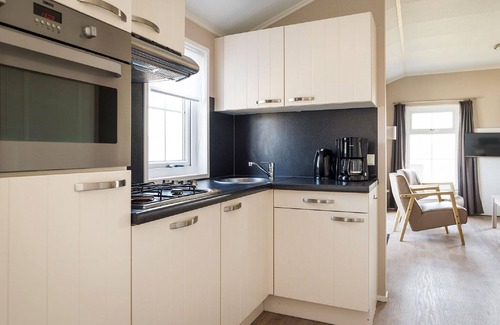 Den Hoorn Ski Chalet | Relaxing Chalet Near Texel Dune Area with Breakfast Included