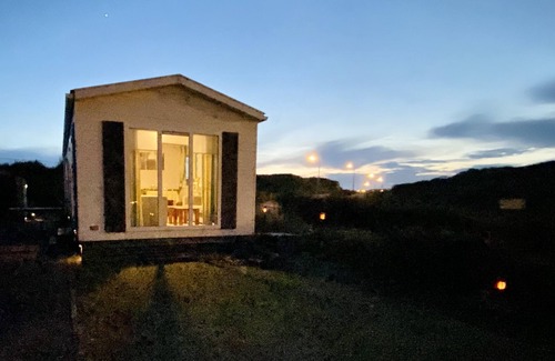 IJmuiden Ski Chalet | Cozy Chalet Steps from the Beach with Pool and Ocean View