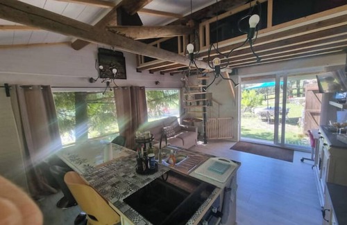 Concoules Ski Chalet | Chalet in the heart of the forest Animals ok