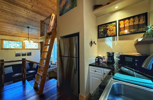 Grants Pass House | Chalet in the Woods: Guest Rated 10/10 with Hot Tub & Spa
