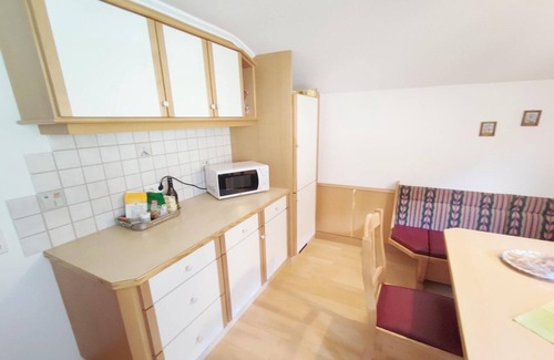 Brandberg House | Ideal Holiday Home in Mayerhofen with Balcony & Breakfast