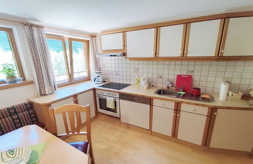 Brandberg House | Ideal Holiday Home in Mayerhofen with Balcony & Breakfast