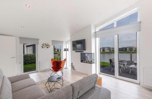 Wemeldinge House | Relaxing House with Sauna in Popular Zeeland Holiday Park