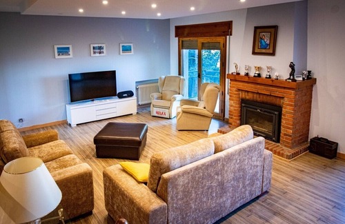 Guadalajara Ski Chalet | Exceptional Chalet with Game Room and Jacuzzi Retreat