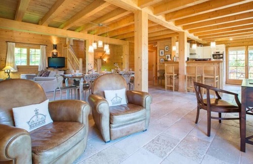 Saint-Jean-dʼAulps Ski Chalet | Experience Chalet Iona: Top Rated Stay in St Jean d'Aulps