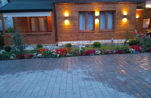 Kolasin Apartment | Relax at Chalet Iris: Family-Friendly with Sauna & 10/10 Rating