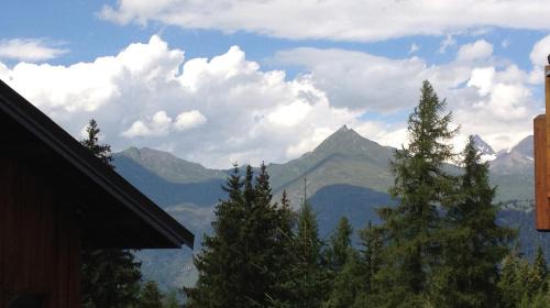 Arc-1600 Ski Chalet | Inviting Chalet Iseran: 4-Star Stay with Pet-Friendly Perks