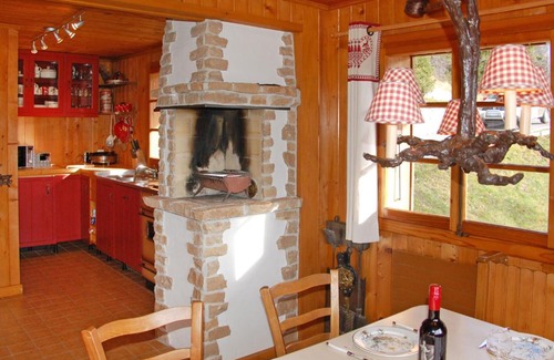 Barboleusaz Ski Chalet | Family-Friendly Chalet Jodeli with Hot Tub & Kitchen Amenities