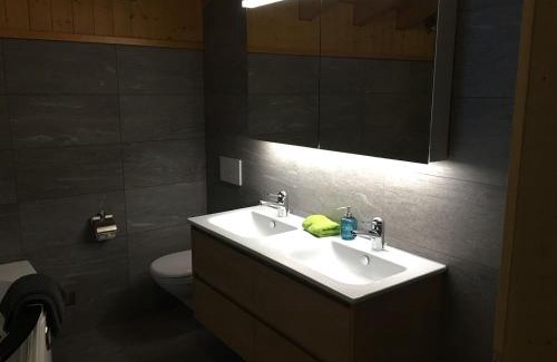 Burglauenen Ski Chalet | Exceptional Chalet Julian: Family-Friendly and Highly Rated