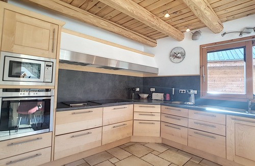 Vallouise-Pelvoux Ski Chalet | Welcoming Chalet Julie: Family-Friendly with Breakfast