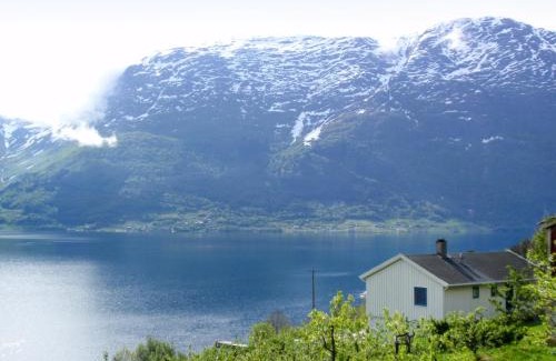 Djønno Ski Chalet | Pet-Friendly Chalet Kårahuset - FJH408 by Interhome