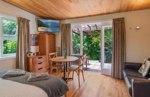 Takaka House | Pet-Friendly Chalet Karaka – Rated 9/10 by Guests