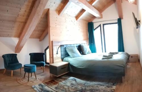 Les Orres Ski Chalet | Discover Chalet Kelly: 4-Star Comfort with Hot Tub Bliss