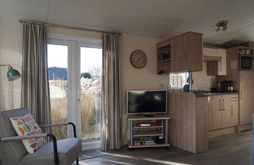 Huisduinen Ski Chalet | Oceanfront Chalet Kijkduinlaan - Guest Rated 9.8/10